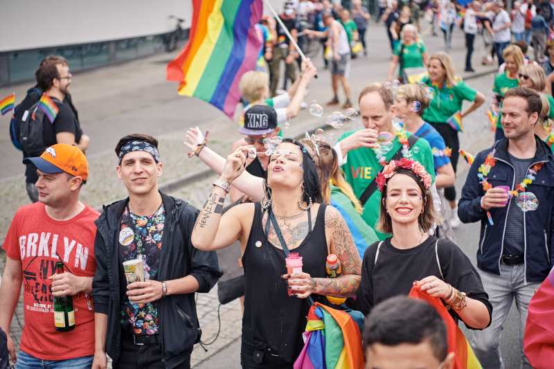 Menschenmenge auf dem CSD in Oldenburg 2019